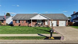 471 Snazzy Circle SW, New Philadelphia, OH 44663
