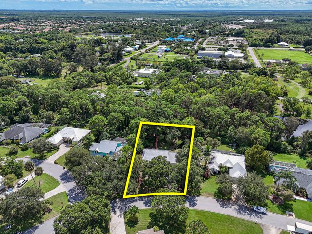 556 SE Meadow Wood Way, Stuart, FL 34997