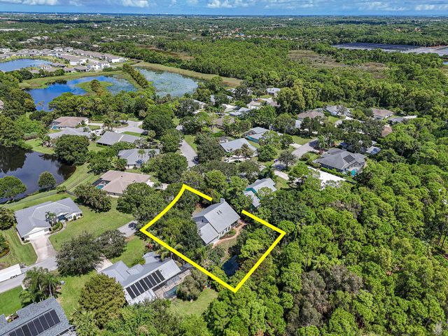 556 SE Meadow Wood Way, Stuart, FL 34997