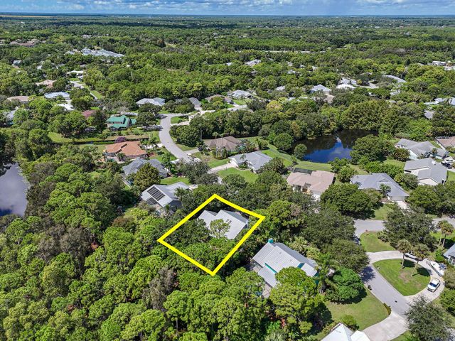 556 SE Meadow Wood Way, Stuart, FL 34997