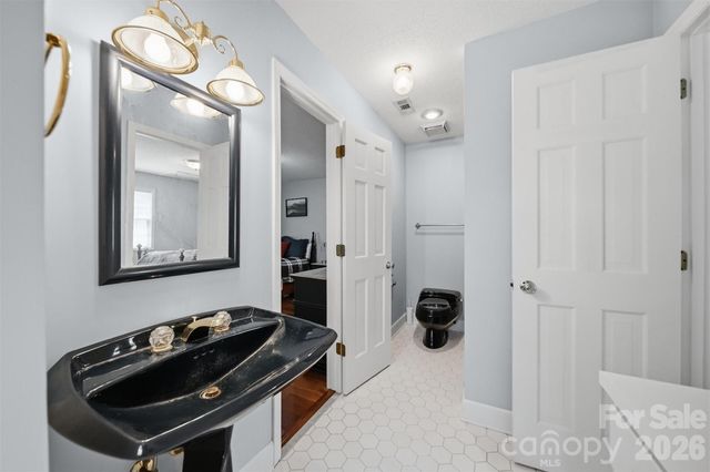 401 Stonecroft Drive, Lenoir, NC 28645
