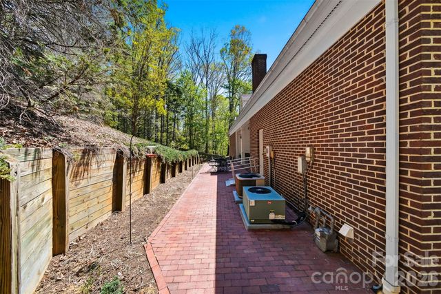401 Stonecroft Drive, Lenoir, NC 28645