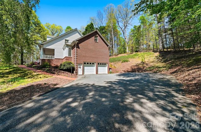 401 Stonecroft Drive, Lenoir, NC 28645