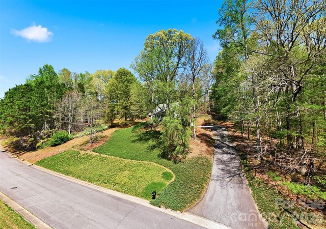 401 Stonecroft Drive, Lenoir, NC 28645