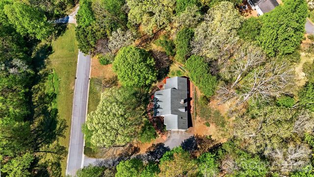 401 Stonecroft Drive, Lenoir, NC 28645