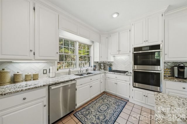 401 Stonecroft Drive, Lenoir, NC 28645