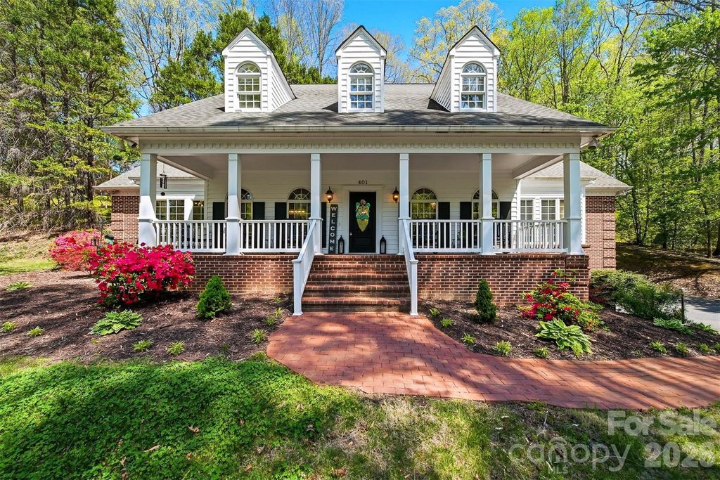 401 Stonecroft Drive, Lenoir, NC 28645