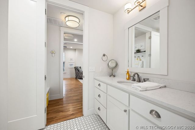 43 Center Lane S, Carlton Landing, OK 74432