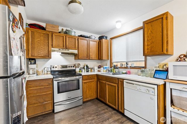 15215 Larch Way, Lynnwood, WA 98087