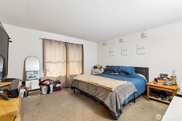 15215 Larch Way, Lynnwood, WA 98087