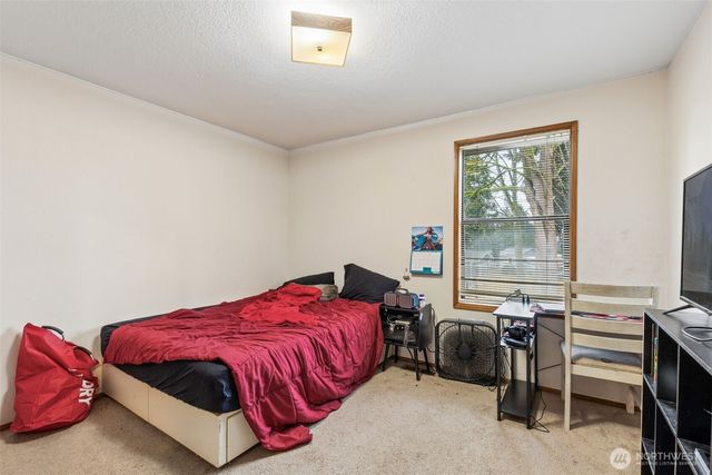 15215 Larch Way, Lynnwood, WA 98087