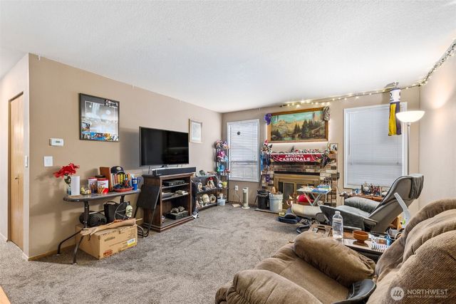 15215 Larch Way, Lynnwood, WA 98087