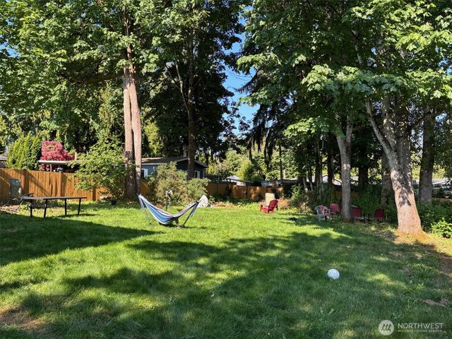 15215 Larch Way, Lynnwood, WA 98087