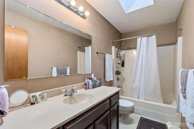 15215 Larch Way, Lynnwood, WA 98087