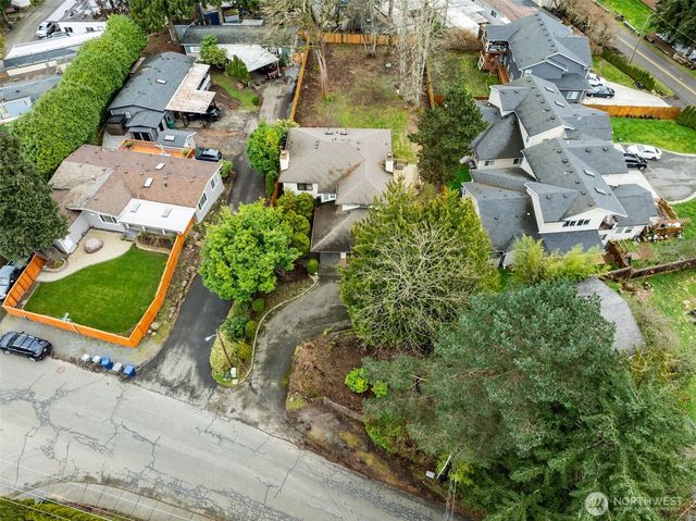 15215 Larch Way, Lynnwood, WA 98087