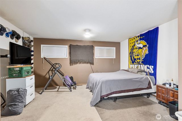 15215 Larch Way, Lynnwood, WA 98087