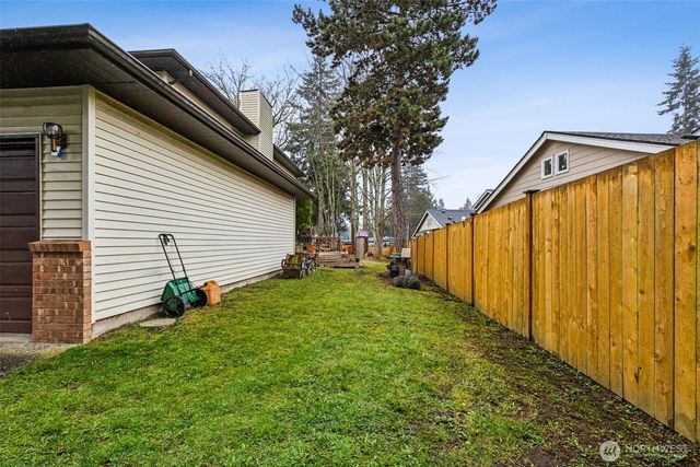 15215 Larch Way, Lynnwood, WA 98087