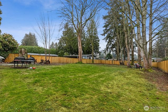 15215 Larch Way, Lynnwood, WA 98087