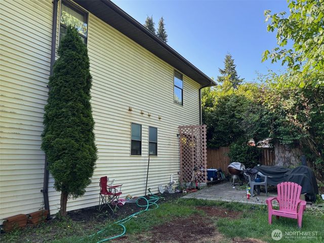 15215 Larch Way, Lynnwood, WA 98087