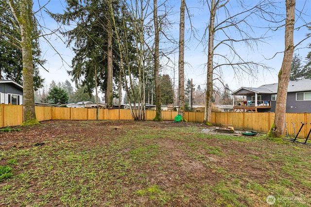 15215 Larch Way, Lynnwood, WA 98087