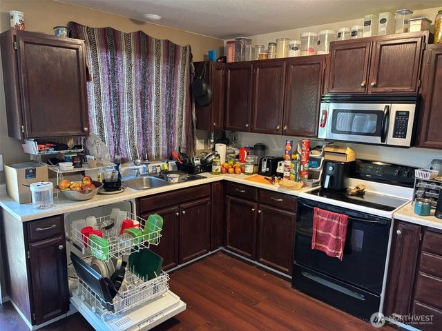 15215 Larch Way, Lynnwood, WA 98087