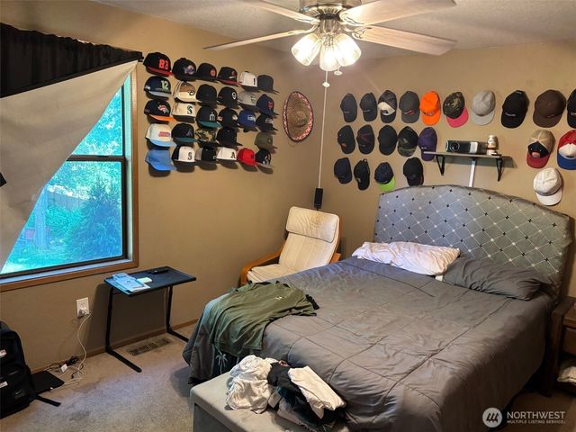 15215 Larch Way, Lynnwood, WA 98087