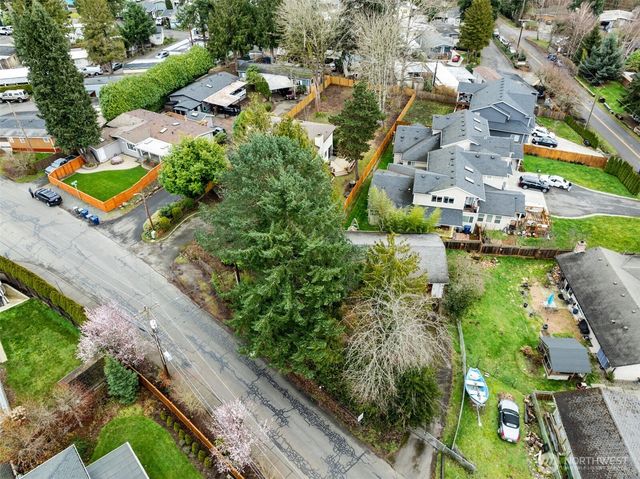 15215 Larch Way, Lynnwood, WA 98087