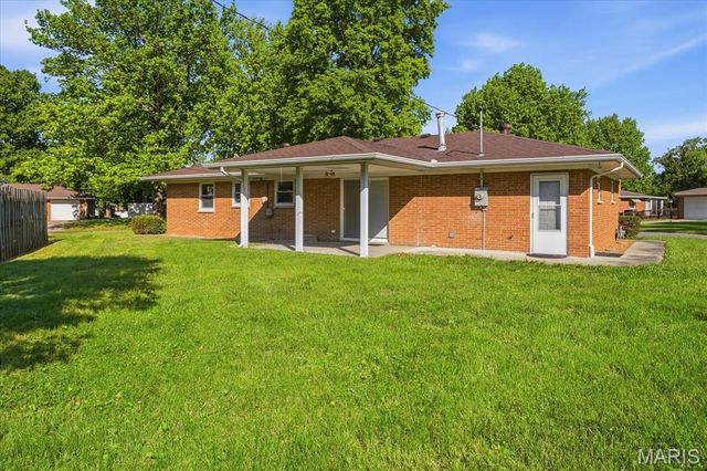 300 Longview Drive, Belleville, IL 62223