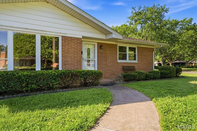 300 Longview Drive, Belleville, IL 62223