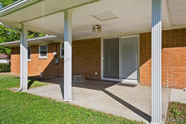 300 Longview Drive, Belleville, IL 62223