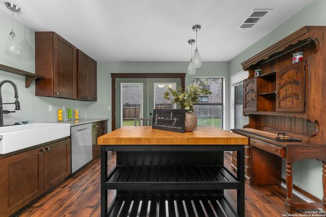 7010 Almond Green, San Antonio, TX 78250