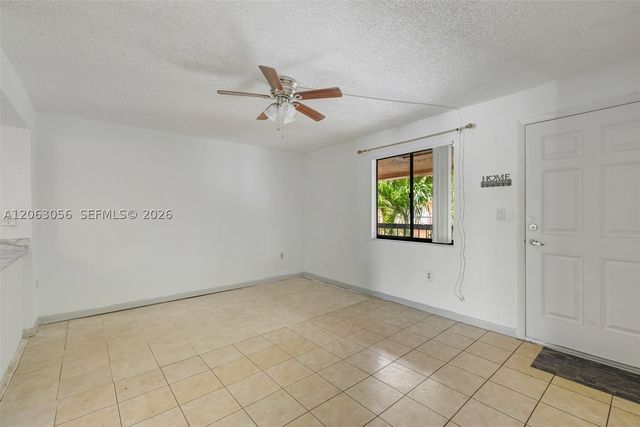 2170 W 60th St 16208, Hialeah, FL 33016