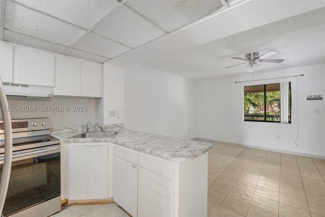 2170 W 60th St 16208, Hialeah, FL 33016