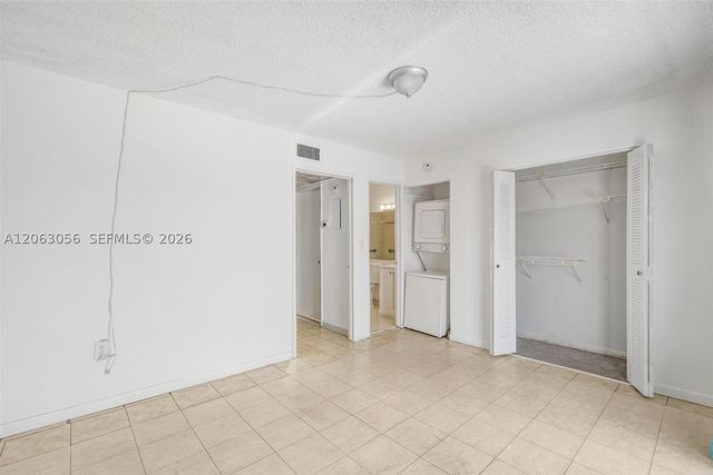 2170 W 60th St 16208, Hialeah, FL 33016