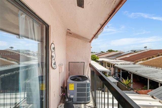 2170 W 60th St 16208, Hialeah, FL 33016