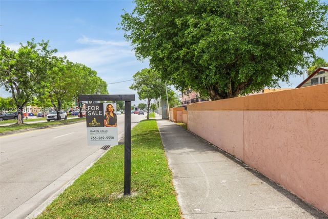 2170 W 60th St 16208, Hialeah, FL 33016