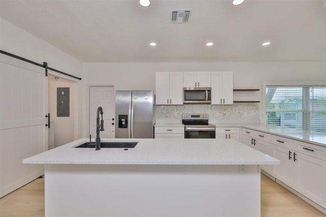 829 18TH STREET S, St Petersburg, FL 33712