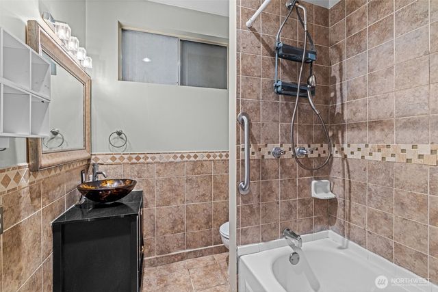2051 S 223rd Street, Des Moines, WA 98198