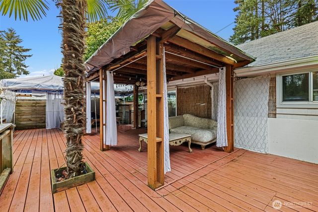 2051 S 223rd Street, Des Moines, WA 98198