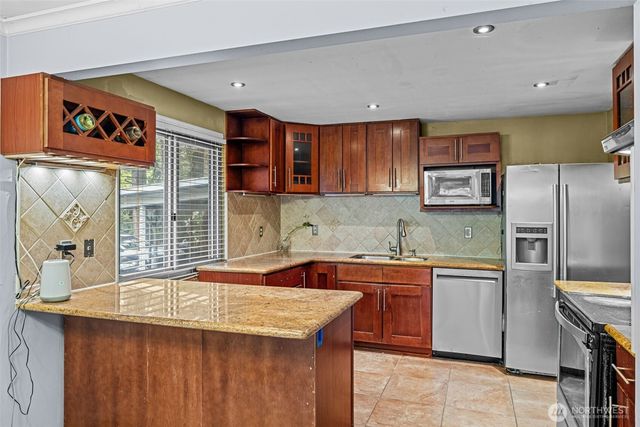 2051 S 223rd Street, Des Moines, WA 98198