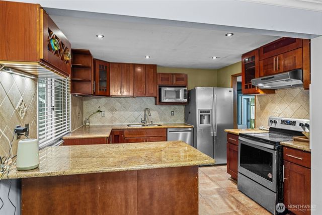 2051 S 223rd Street, Des Moines, WA 98198