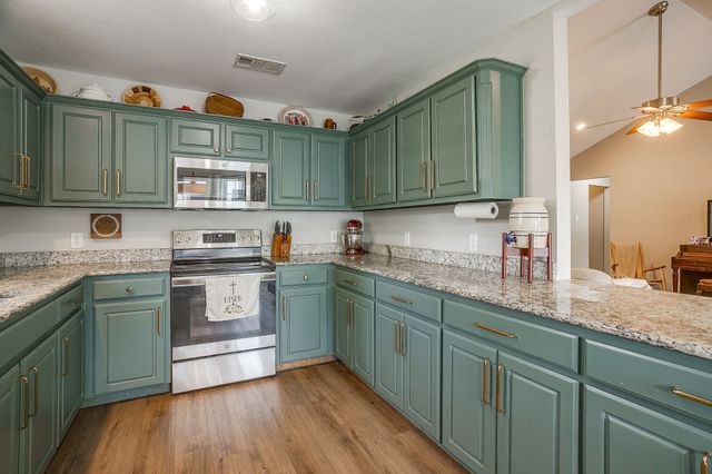 605 Rhonda, Italy, TX 76651