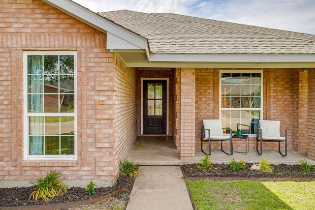 605 Rhonda, Italy, TX 76651