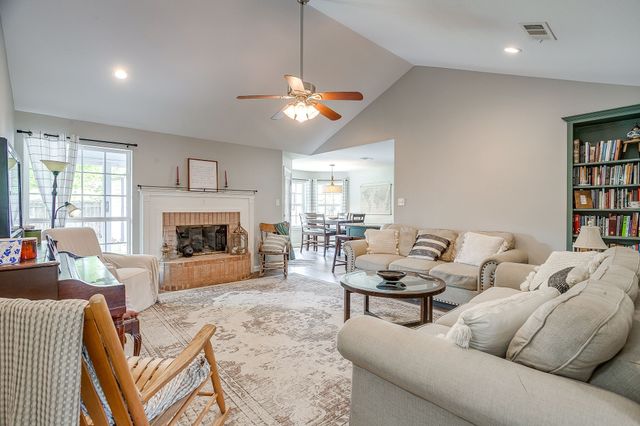 605 Rhonda, Italy, TX 76651