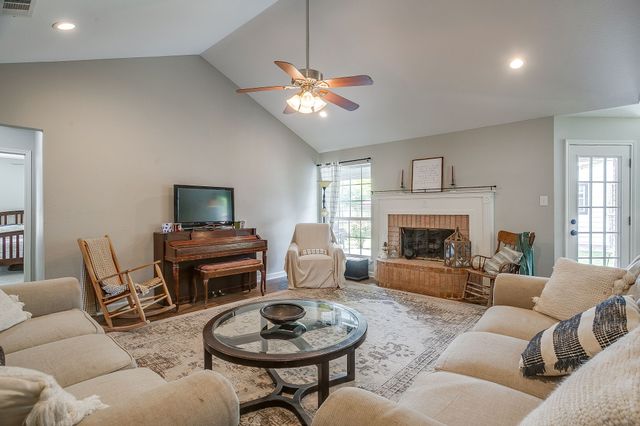 605 Rhonda, Italy, TX 76651