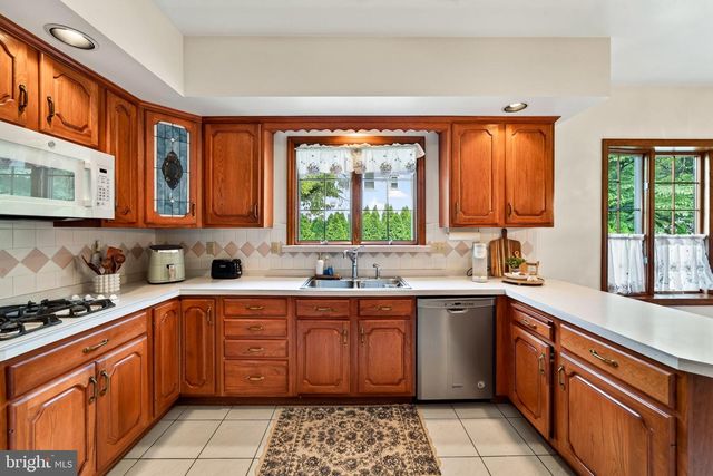 3744 SCHOOL LN, Newtown Square, PA 19073