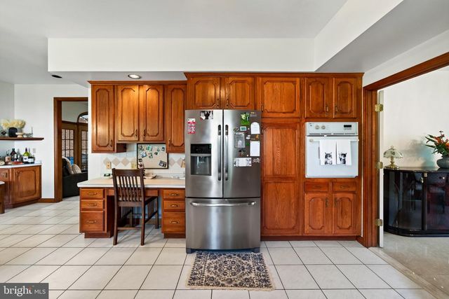 3744 SCHOOL LN, Newtown Square, PA 19073