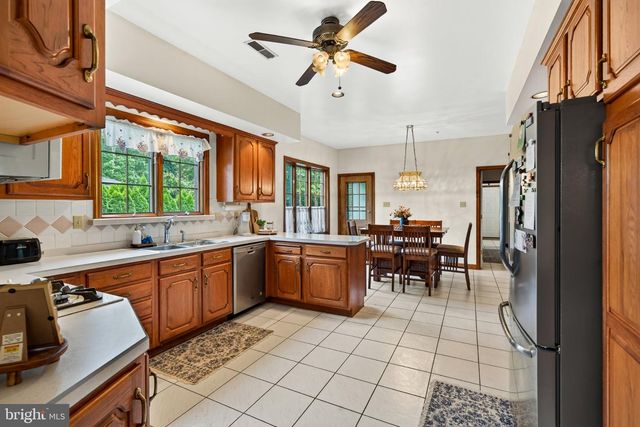 3744 SCHOOL LN, Newtown Square, PA 19073