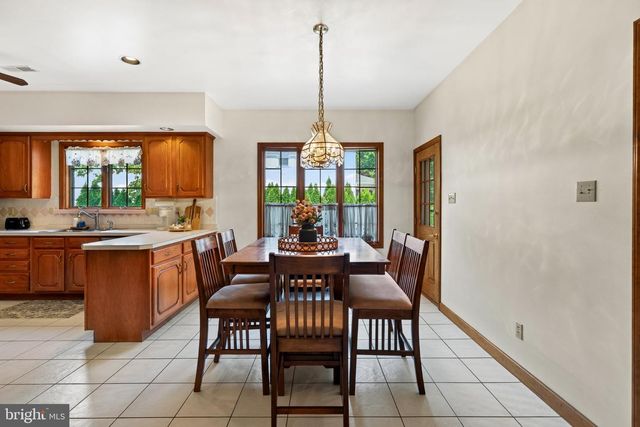 3744 SCHOOL LN, Newtown Square, PA 19073