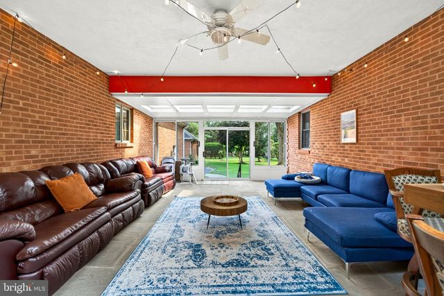 3744 SCHOOL LN, Newtown Square, PA 19073